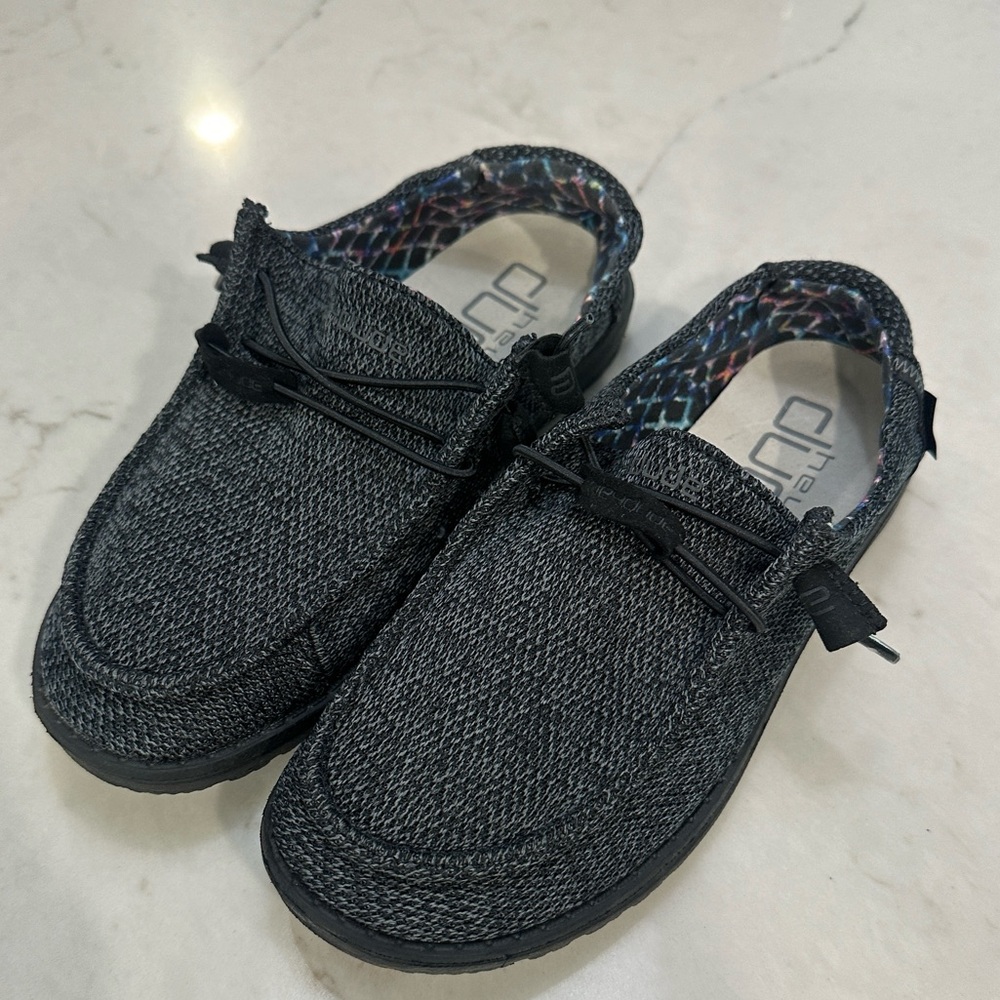 NWOT women’s HeyDudes sz 7